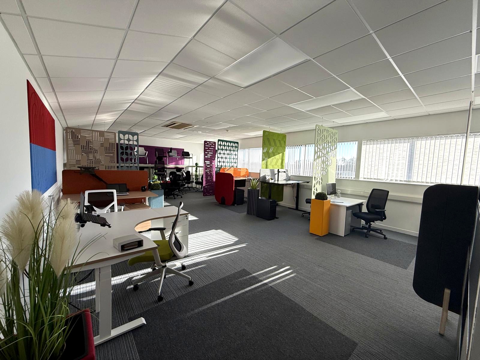 Glasgow showroom with colourful acoustic screens, desks and task seating